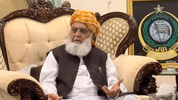 مولانا فضل الرحمن يعرض الوساطة بين باكستان وطالبان