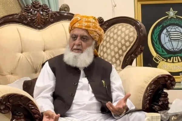 مولانا فضل الرحمن يعرض الوساطة بين باكستان وطالبان