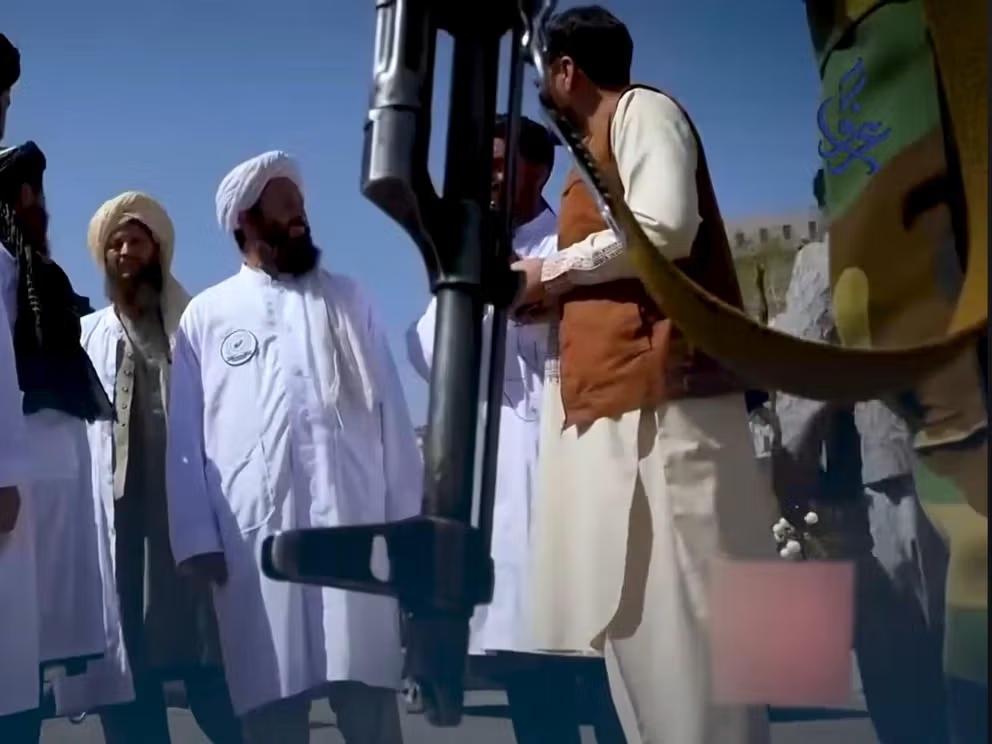 طالبانو په هرات کې د «ږيرې لنډولو» په تور ۱۶ روغتیايي کارکوونکي نیولي