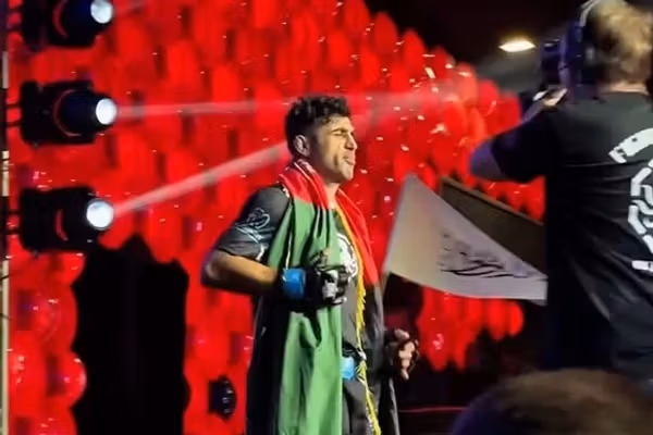 جدل بعد رفع علم طالبان خلال نزال لاعب أفغاني في بيلاروسيا