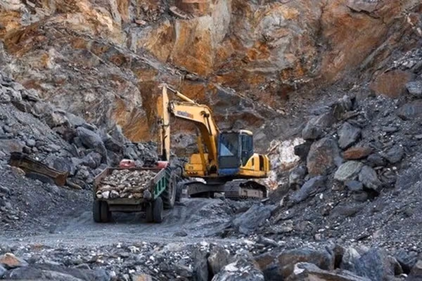 Indian Investors Interested In Afghanistan’s Copper & Iron Mines