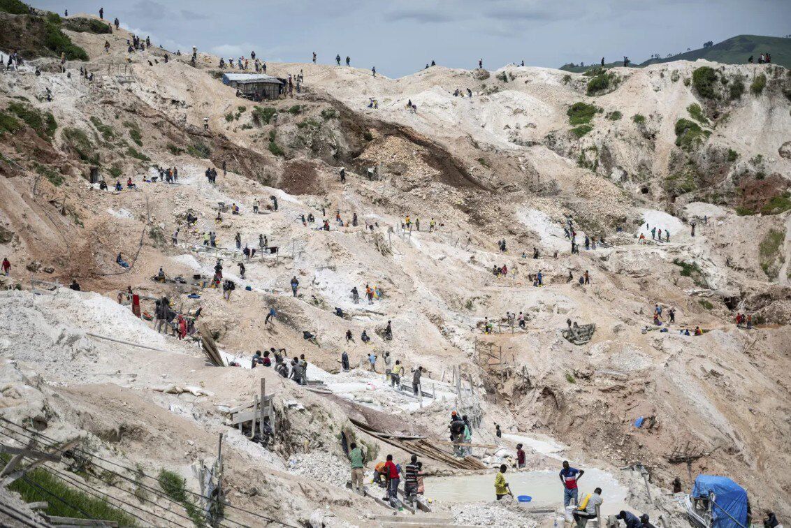 په کانګو کې د یوه کان د نړېدو له امله څه باندې ۲۰۰ کسان مړه شوي