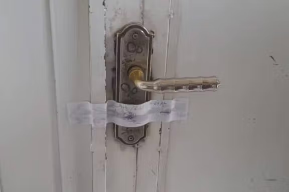 طالبانو په کابل کې د سرغړونې له امله ۱۳ درملتونونه او ۲ د درملو ګدامونه تړلي دي