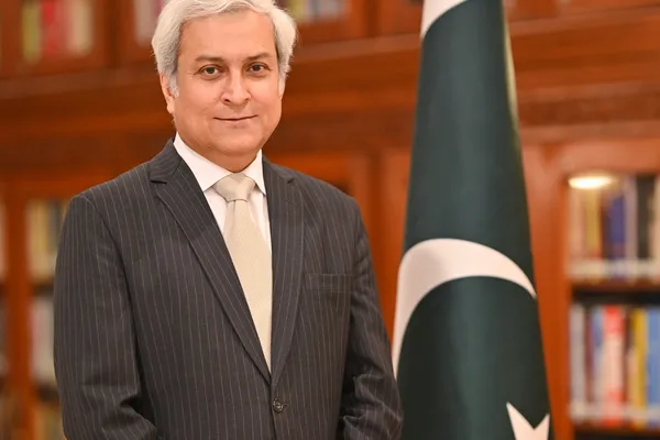 Will Work With Any Afghan Government Chosen by the People, Says Pak