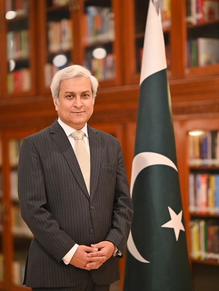 Will Work With Any Afghan Government Chosen by the People, Says Pak