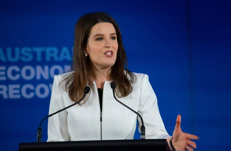 اسټرالیایي سناتوره: د ایران خلک د خپل هېواد د تاریخ په یوه مهم پړاو کې دي