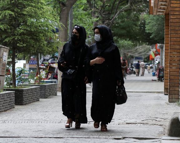 صدها چهره برجسته فرانسوی خواهان راهاندازی برنامه اضطراری بشردوستانه برای زنان افغان شدند