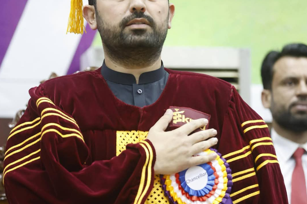 سهیل اپریدي د اسلاماباد له سترې محکمې غوښتي چې له عمران خان سره د لیدنې اجازه ورکړي
