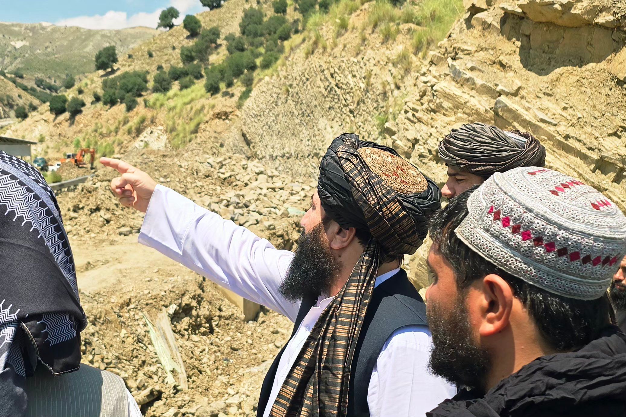 د پاکستان تر بریدونو وروسته؛ د خوست طالب والي د سرحدي سیمو له خلکو د همکارۍ غوښتنه وکړه