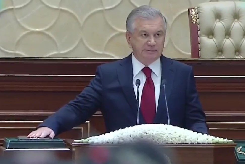 شوکت میرضیایف دور جدید ریاست‌جمهوری خود را رسما آغاز کرد