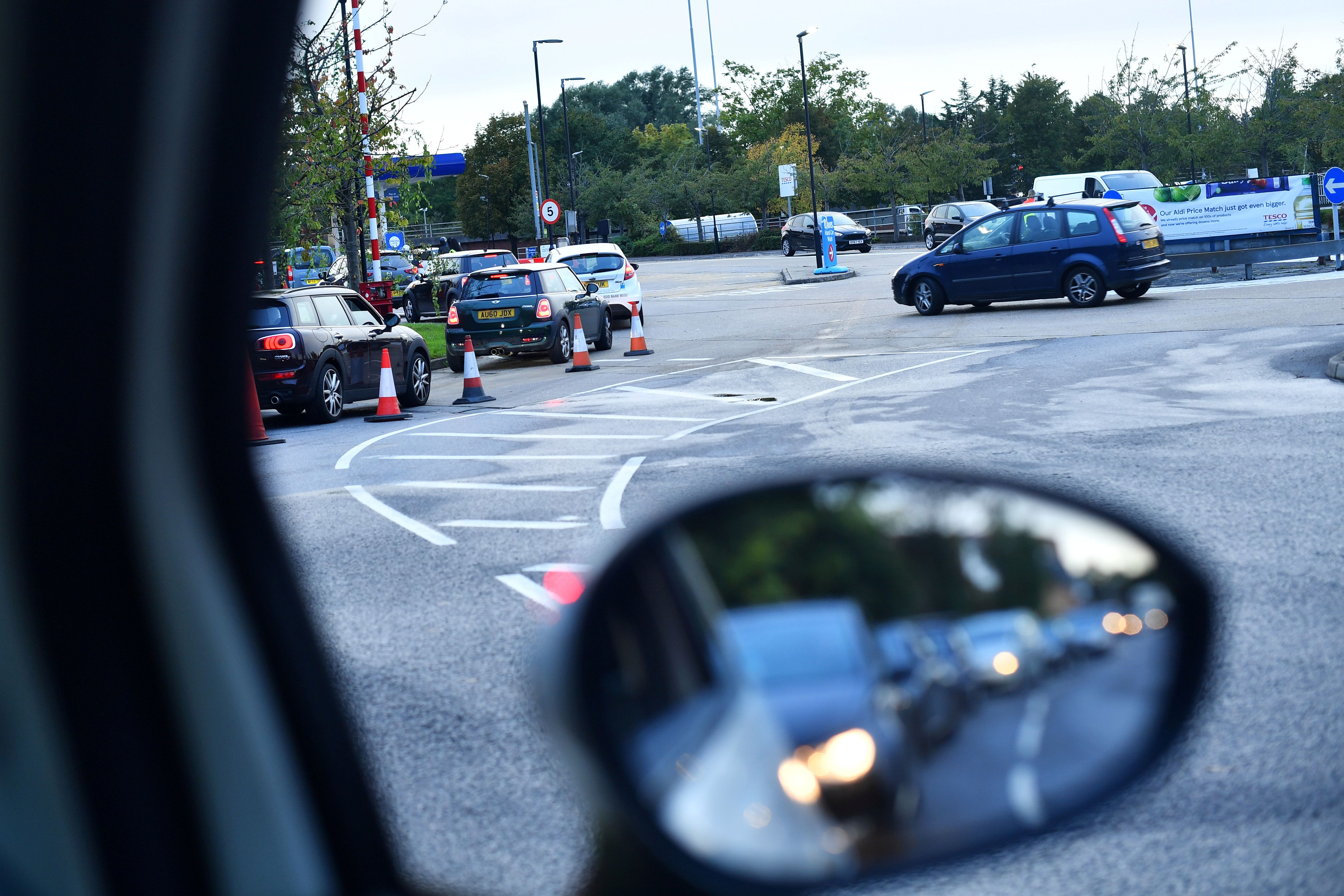 دیلی‌میل: دیپلومات‌های افغان در بریتانیا حدود ۱۵۰ هزار دالر جریمه‌ ترافیکی را نپرداخته‌اند