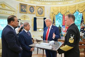 رهبران پاکستان در کاخ سفید؛ ترامپ میگوید حرفهای بیشتری درباره بگرام دارد