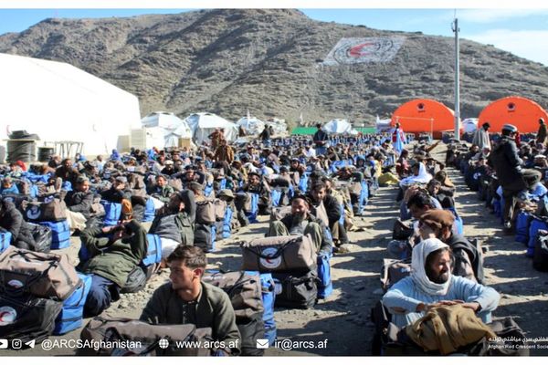 په کونړ او سمنګان کې پر نږدې ۱۶۰۰ زلزلهځپلو کورنیو ژمنۍ مرستې ووېشل شوې