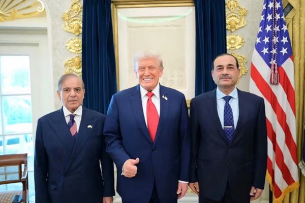 Pakistan PM, Army Chief Hold Talks With Trump At White House