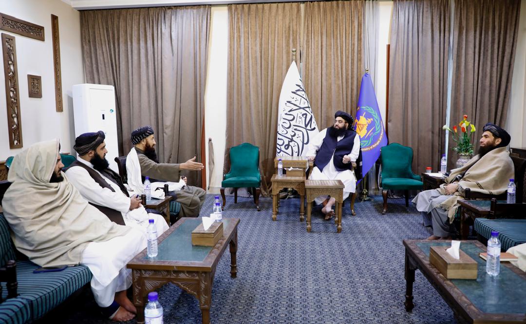 طالبان د کرښې هغې غاړې ته بند پاتې افغان کډوالو د ستونزو د حل لپاره مالي امکانات استوي