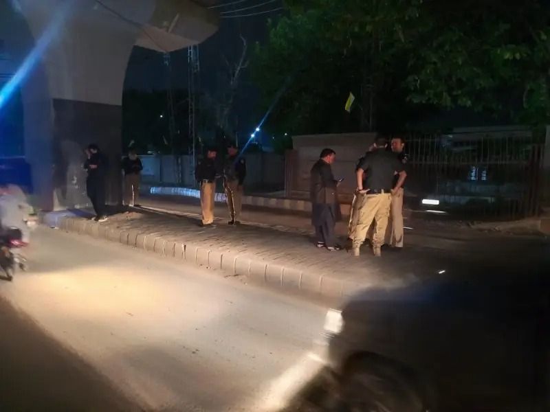 پاکستان کې ځینې افغانان وايي، د کرېکټ له بري وروسته د دوی پر کورونو د پولیسو چاپې ډېرې شوې