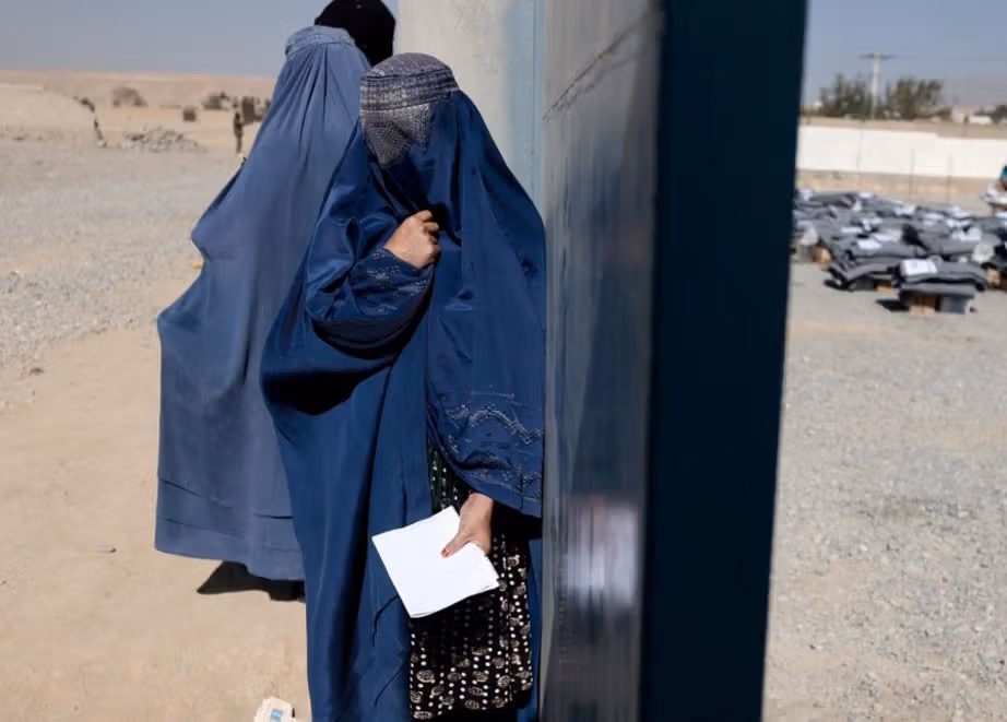 روزنامه انگلیسی: مردان افغان پس از آسیب جدی به همسرانشان حداکثر ۱۵ روز زندانی میشوند