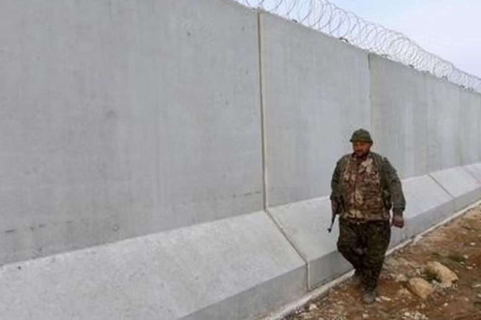 د اورشلیم‌پوسټ شننه؛ د عراق ـ سوریې پر پوله د دېوال جوړول د ایران د نفوذ د محدودولو هڅه ده