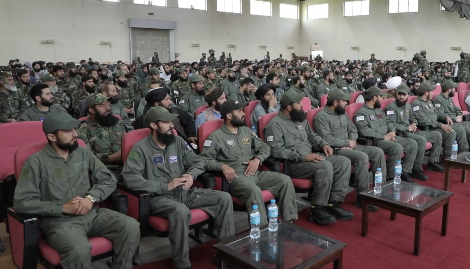 طالبانو له هوایي ځواک او هوایي مدافعې پوهنتون څخه لس تنه پیلوټان فارغ کړل