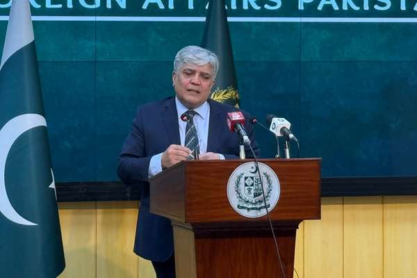 پاکستان وايي چې له طالبانو سره د ډیپلوماتیکو اړیکو د کمولو څه پلان نه لري
