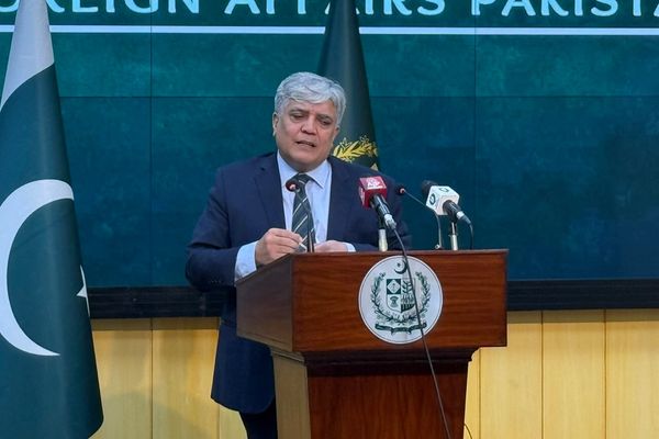 پاکستان وايي چې له طالبانو سره د ډیپلوماتیکو اړیکو د کمولو څه پلان نه لري