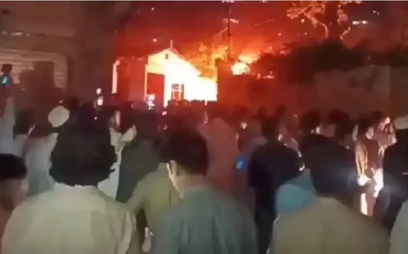 پولیس پاکستان ۲۳ نفر را به اتهام قتل و به آتش کشیدن یک مرد بازداشت کرد