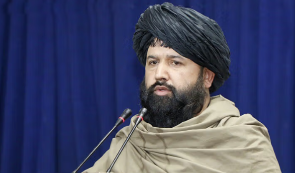 وزير التعليم العالي في طالبان ينصح بتجنب الهواتف الذكية ويصفها بعدو