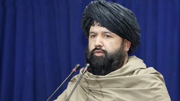 وزير التعليم العالي في طالبان ينصح بتجنب الهواتف الذكية ويصفها بعدو