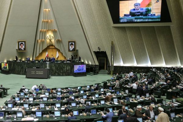 د ایران پارلمان وايي امریکا په افغانستان کې نږدې «یو میلیون» کسان وژلي