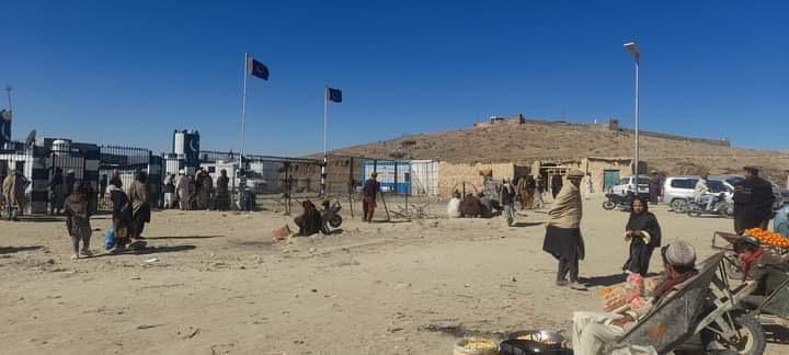 سرچينې: د انګورو اډې لار د تذکرې او شناختي کارت لرونکو کسانو د تګ راتګ لپاره پرانیستل شوه