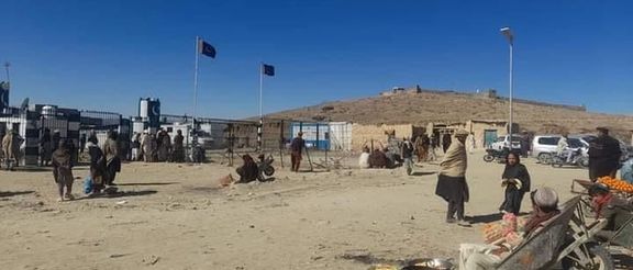 سرچينې: د انګورو اډې لار د تذکرې او شناختي کارت لرونکو کسانو د تګ راتګ لپاره پرانیستل شوه