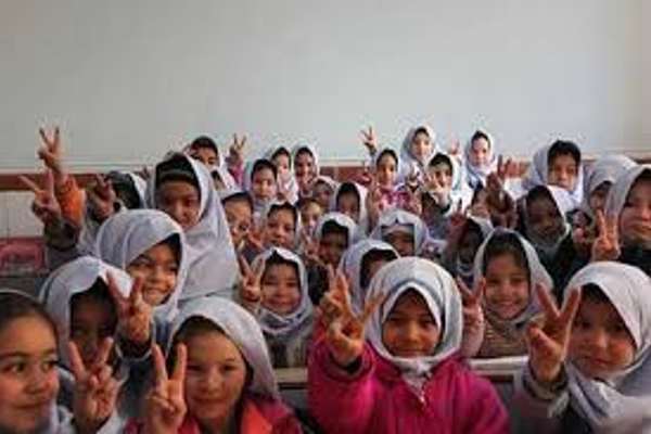 جمهوری اسلامی دانشآموزان افغان دارای برگه سرشماری را از آموزش محروم کرد
