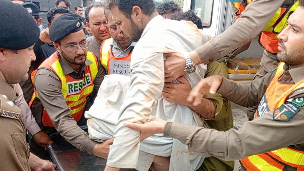 د خیبرپښتونخوا په مرمر کان کې بند پاتې کارګر له ۱۷ ورځو وروسته ژوندی را وېستل شو