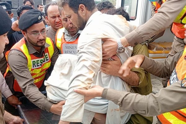 د خیبرپښتونخوا په مرمر کان کې بند پاتې کارګر له ۱۷ ورځو وروسته ژوندی را وېستل شو