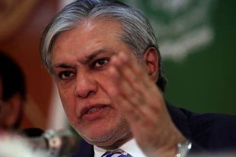 وزیر مالیه پاکستان: امارات متحده عربی یک میلیارد دالر به پاکستان کمک میکند