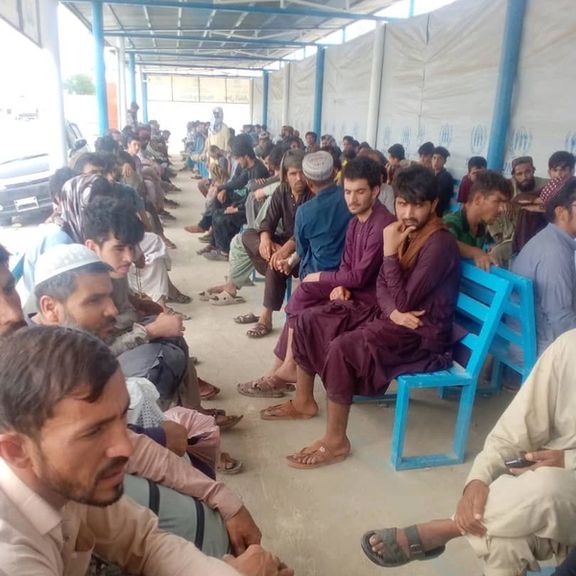 طالبان: له پاکستان نه خوشې شوي نږدې ۴۰ تنه افغان بندیان هېواد ته راستانه شول