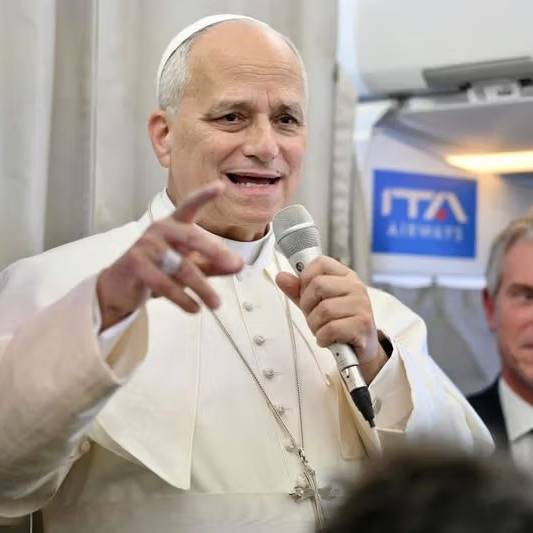 پاپ لیو له ټرمپ څخه وغوښتل چې د مادورو پر وړاندې له پوځي اقدام څخه ډډه وکړي