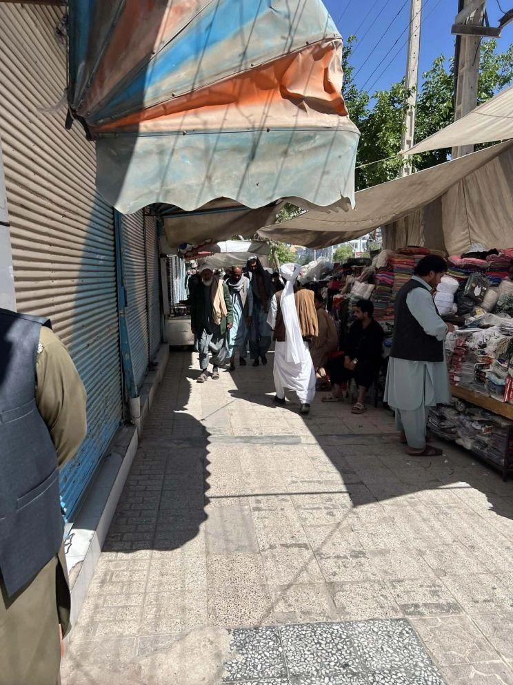 عدد من النقابات وبائعي الذهب في هرات يضربون عن العمل احتجاجاً على قتل الشيعة