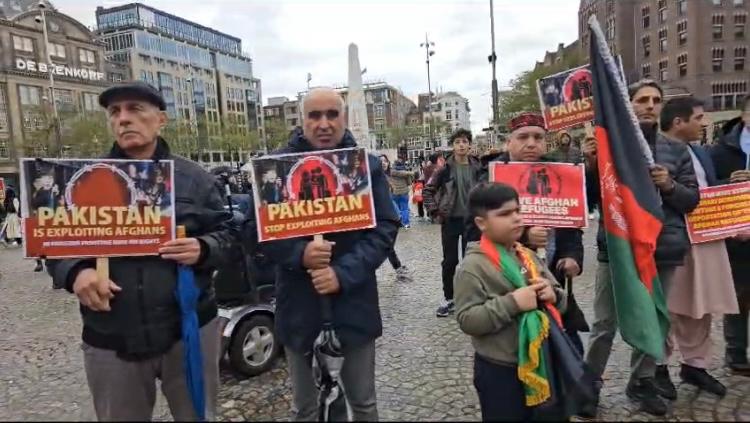 هالنډ کې لاریونوال وايي پاکستان دې افغان کډوال په زور نه ستنوي