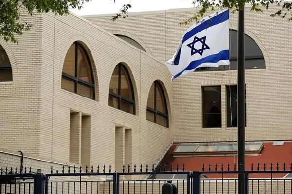 نظامی امریکایی که در برابر سفارت اسرائیل در واشنگتن خودسوزی کرد، جان باخت