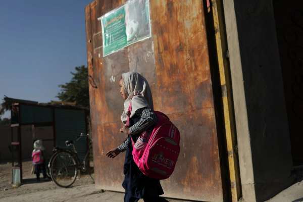 ادامه خشونت در مکاتب؛ شاگردان یک مکتب در کابل به علت 'نپوشیدن یونیفورم' مجازات شدند