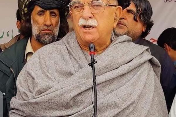 محمود خان اڅکزی: د افغان کډوالو ایستل انساني او قانوني پوښتنې راپورته کوي