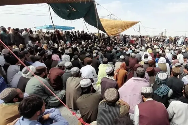 Pakistani & Taliban Officials Discuss Problems of Residents of Border Areas
