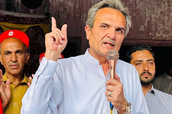 امير حيدر خان هوتي: مرکزي او د پښتونخوا ایالتي حکومتونه پر پښتنو «لوبې» کوي
