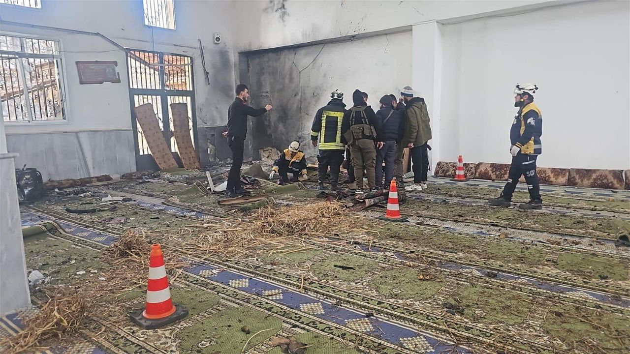 د سوریې په یوه جومات کې د چاودنې له امله ۵ تنه وژل شوي او ۲۱ نور ټپیان دي