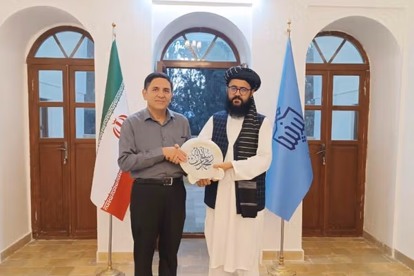 په مشهد کې د طالبانو کونسل له ایراني چارواکو سره د افغان محصلانو پر ستونزو غږیدلی