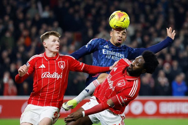 آرسنال با وجود مساوی مقابل ناتینگهام، فاصلهاش را با منچستر سیتی افزایش داد