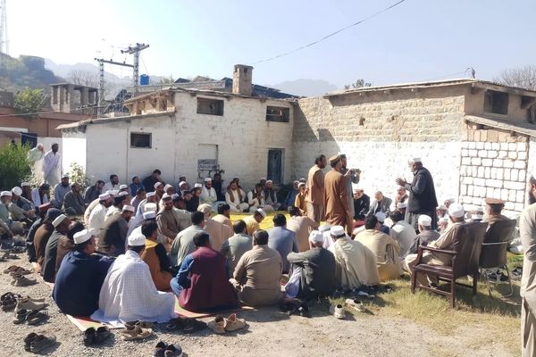 د خیبر پښتونخوا یو شمیر سوداګرو د تورخم لارې د پرانېستلو غوښتنه کړې