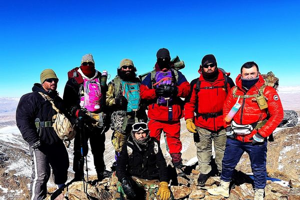 پیام همبستگی از دل کوهها؛ صعود کوهنوردان غور به قله ۳۳۶۰ متری «سیاهکوه»