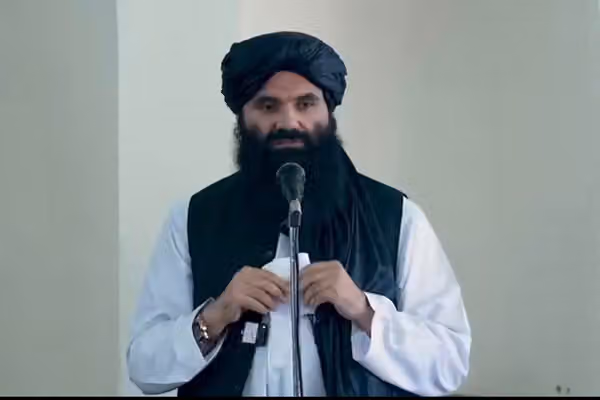 سراج الدین حقاني پر بهر میشتو افغان سیاسي مشرانو غږ وکړ چې افغانستان ته ستانه شي